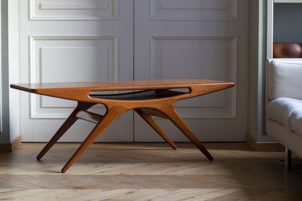 Stolik kawowy SMILE – Johannes Andersen