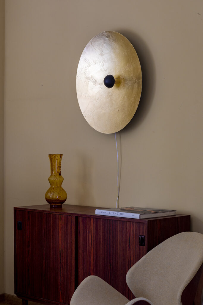 Oval wall lamp